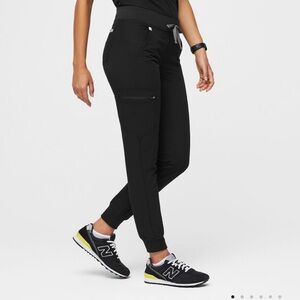 FIGS Zamora Joggers Scrubs in Black